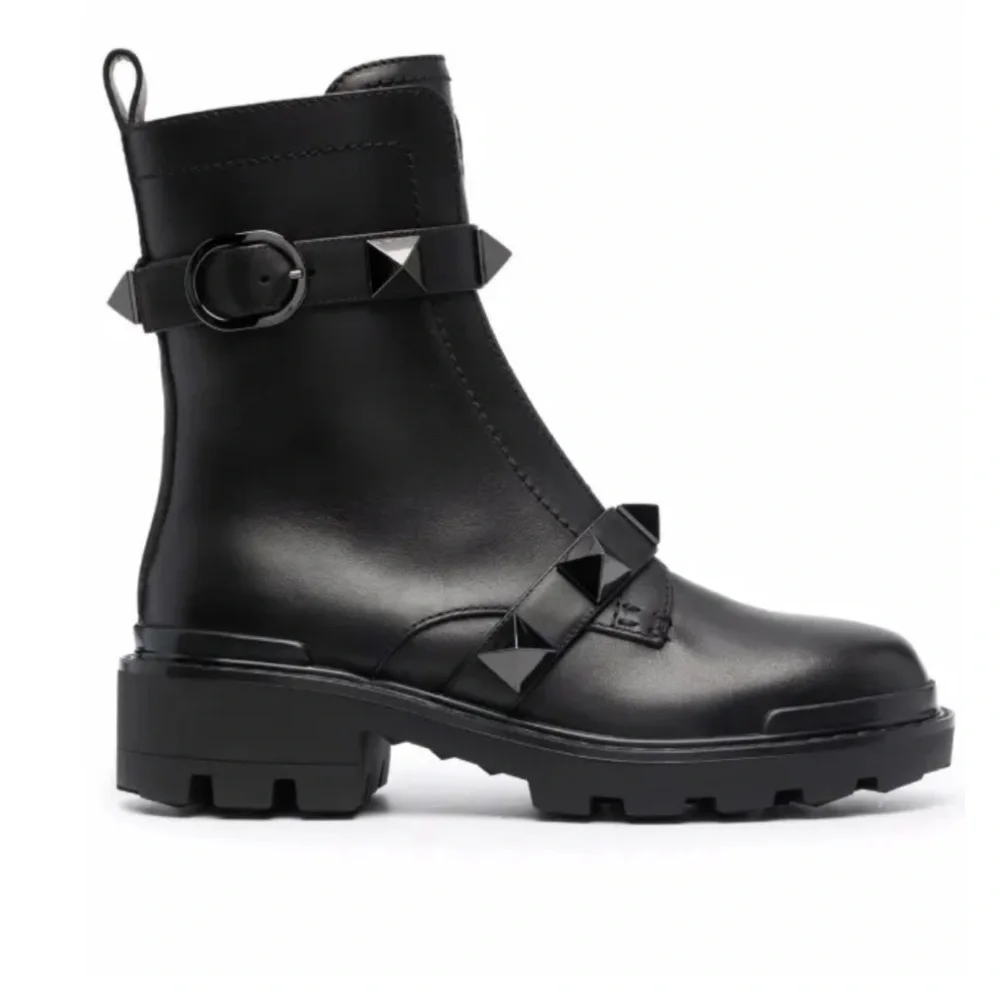 Valentino Garavani Roman Rockstud Black Leather Combat Boots size 37 US 7 NIB - Picture 3 of 16